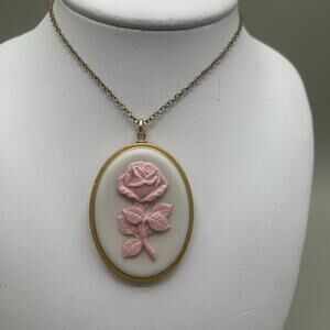 VTG 1979 Porcelain Rose Cameo-Style Necklace Cottagecore 12K Gold Filled